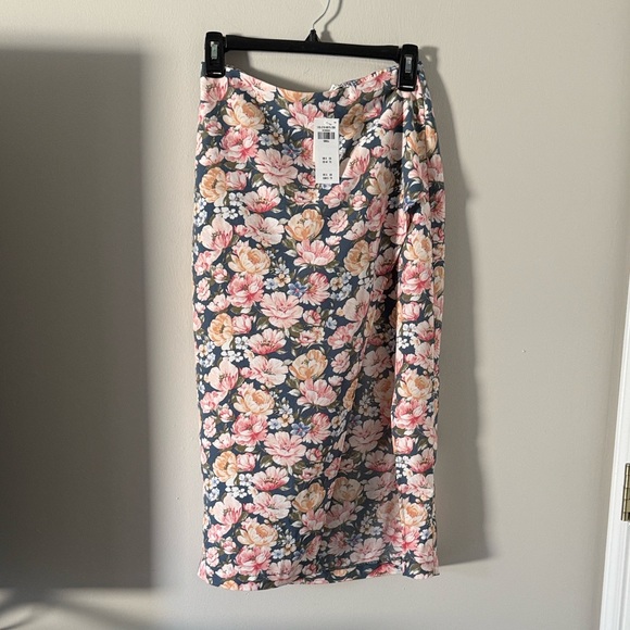 Abercrombie & Fitch Dresses & Skirts - Abercrombie & Fitch Floral midi  Skirt - Pink and Gray